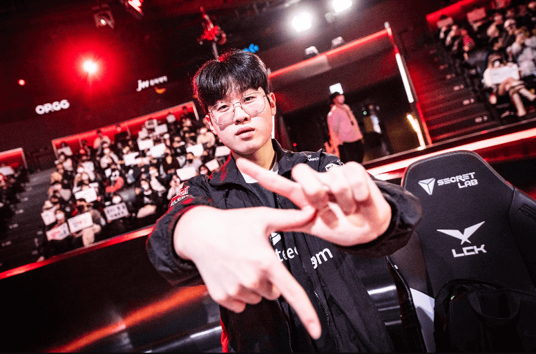 Đội Tuyển T1 LMHT Sở Hữu Phong Cách Sáng Tạo, Chuyên Môn Cao 9 Đường trên Zeus giúp T1 tìm lại hào quang